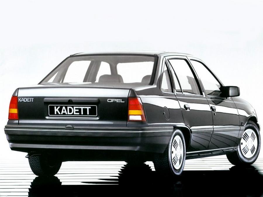  Opel Kadett Sedan 1984 года  (фото 1 из 4)